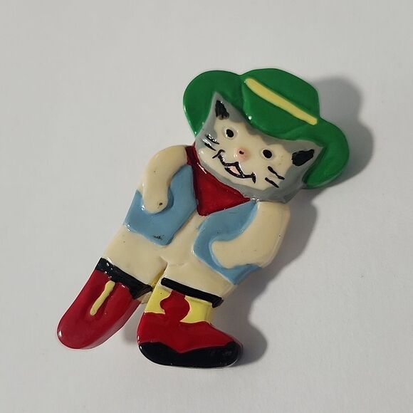 Cowboy Cat Brooch with Red Boots and Green Hat - Picture 1 of 3